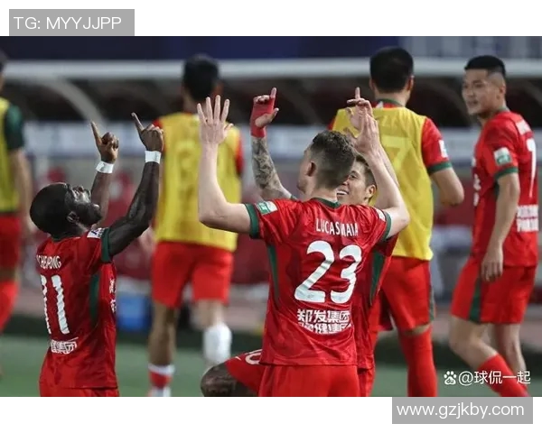 足球天才混剪 展现传奇球星技艺与赛场辉煌瞬间